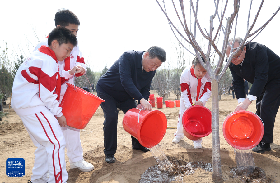 习近平在加入首都义务植树活动时强调：全民植树增绿，，，共建漂亮中国4.png