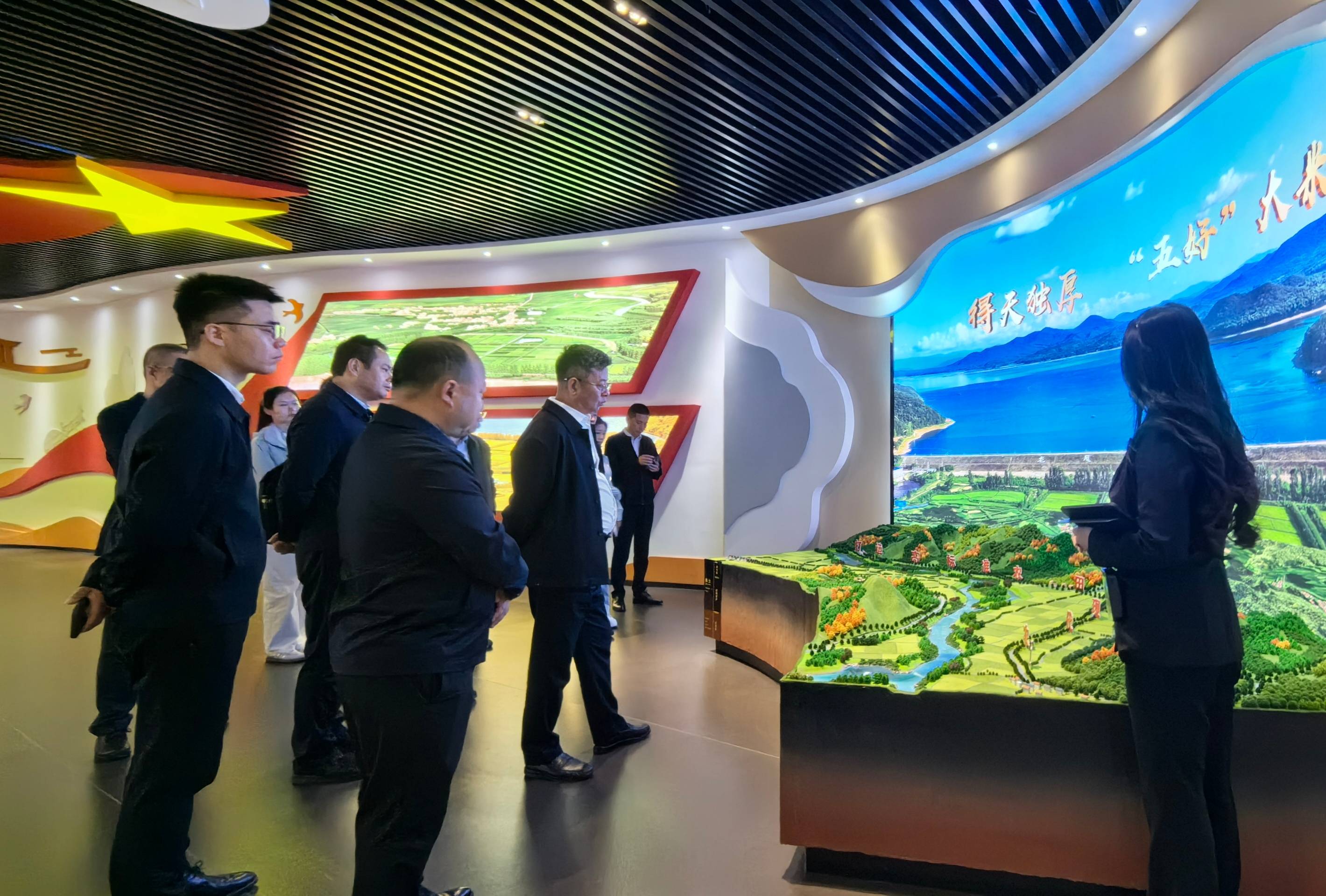 365上市公司赴黑龙江考察调研五常大米工业开展情形