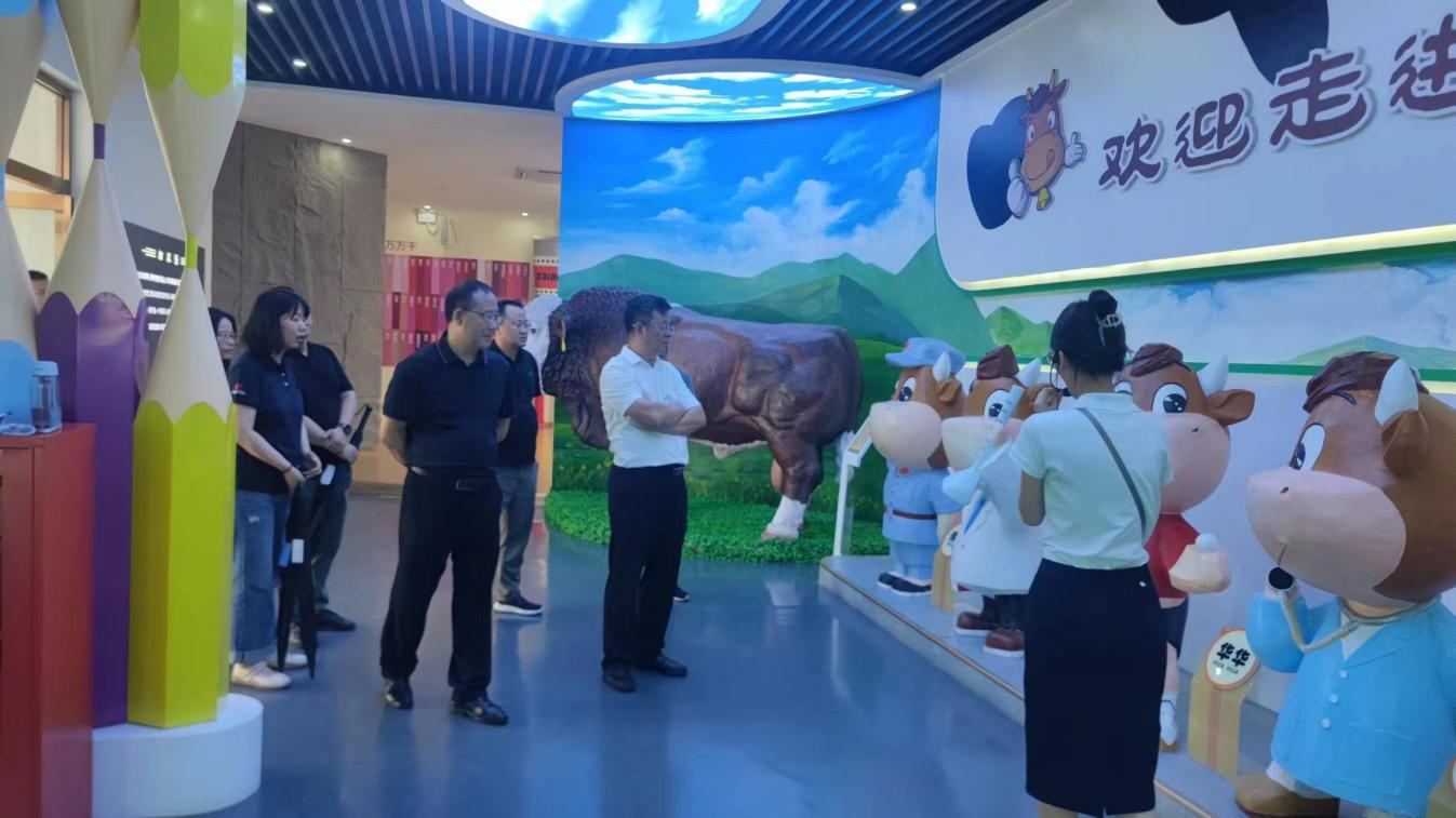 365上市公司赴河南种业集团调研座谈