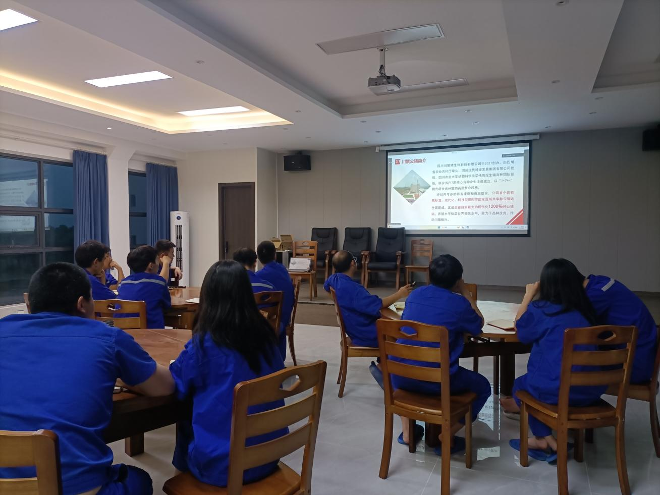 川繁猪公司举行全员营销专题培训.png