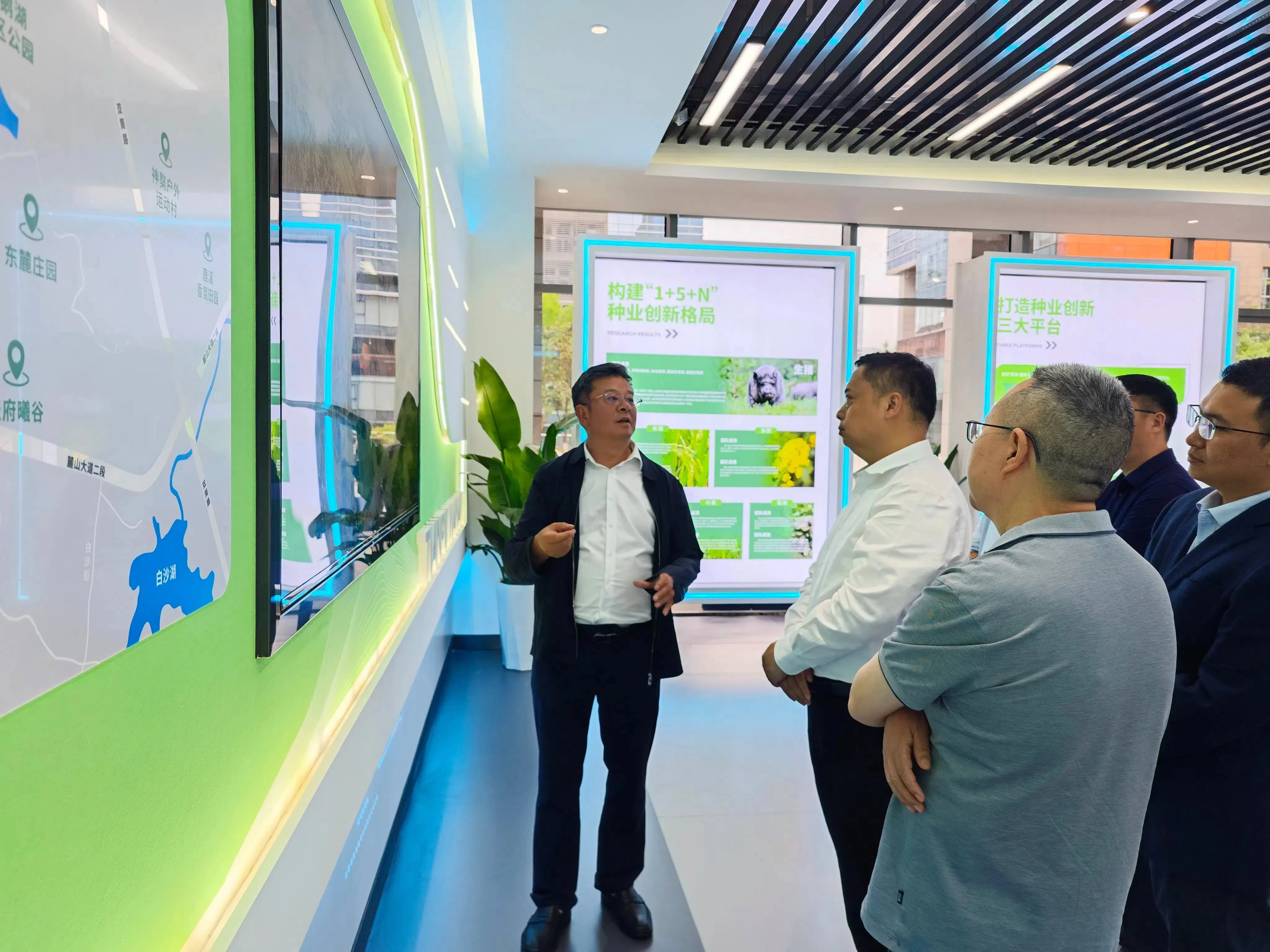 365上市公司与资中县人民政府开展座谈交流