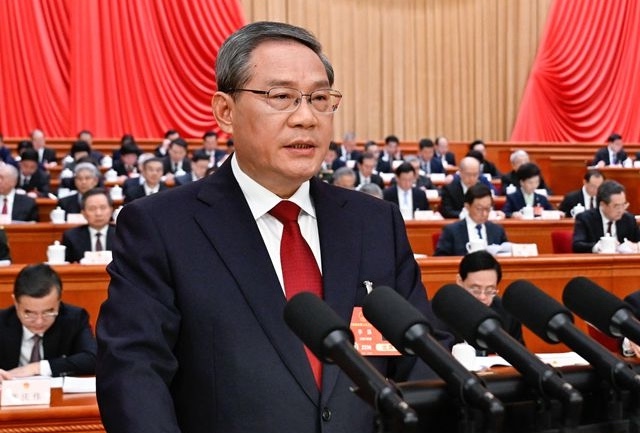 李强在政府事情报告中提出，着力抓好“三农”事情，深入推进墟落周全振兴